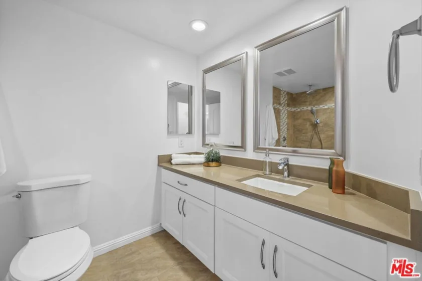 2677 Centinela Avenue #203 photo 18