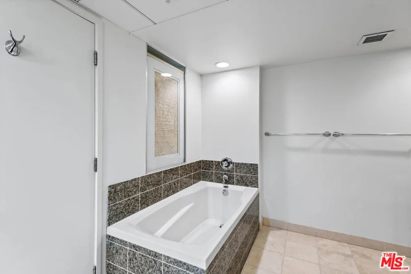 13700 Marina Pointe Drive #1520 photo 15