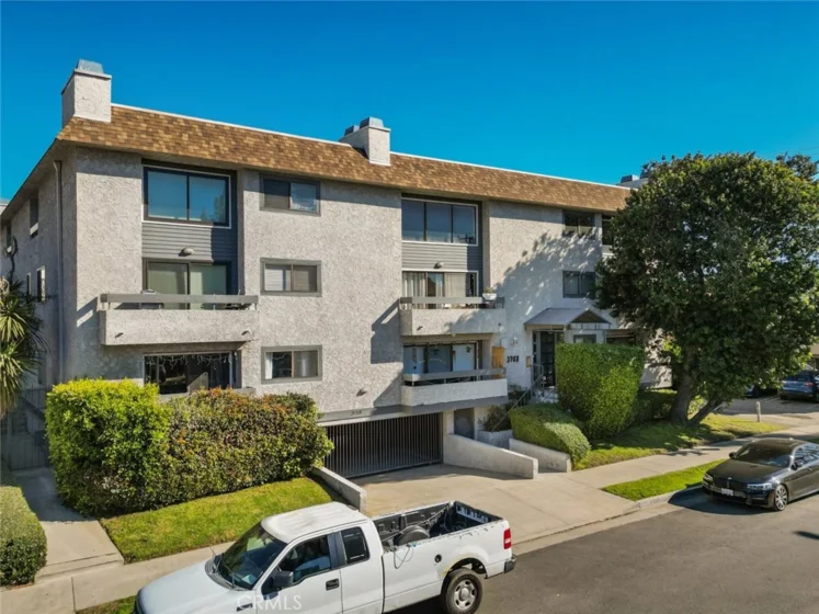 3988 Beethoven Street photo 1