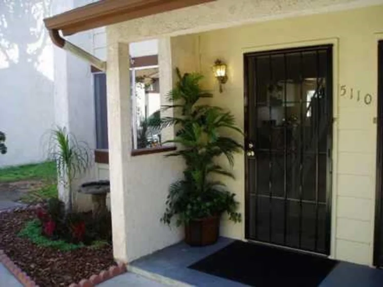 5110 N River Road #F photo 1