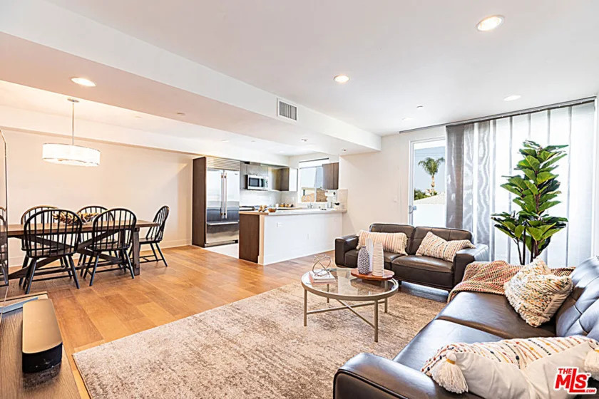 118 N Kings Road #305 photo 1