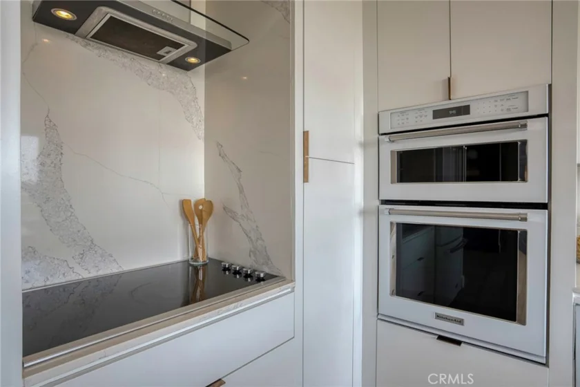 100 S Doheny #707 photo 17