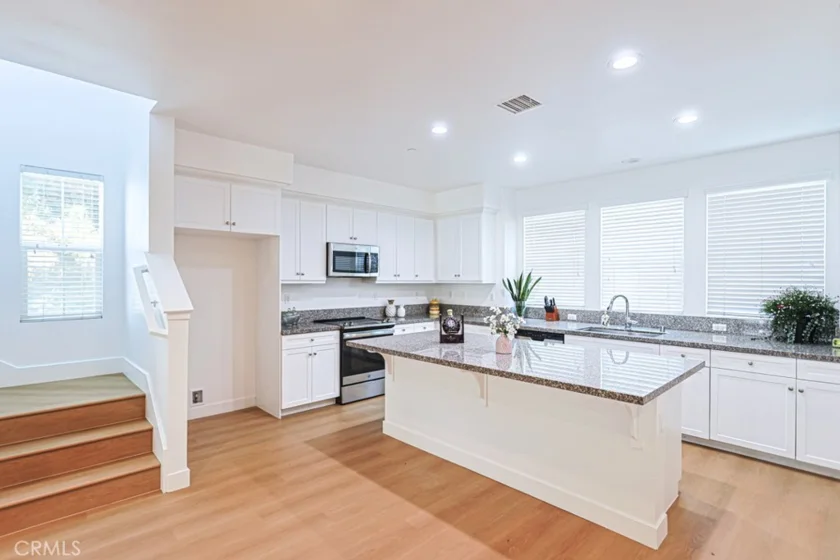 1410 N Harbor #1 photo 4