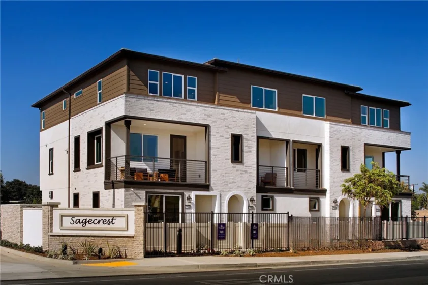 9548 Hannah Way photo 1