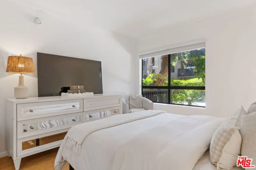 5334 Lindley Avenue #340 photo 16