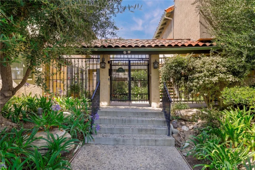 800 Termino Avenue #10 photo 1