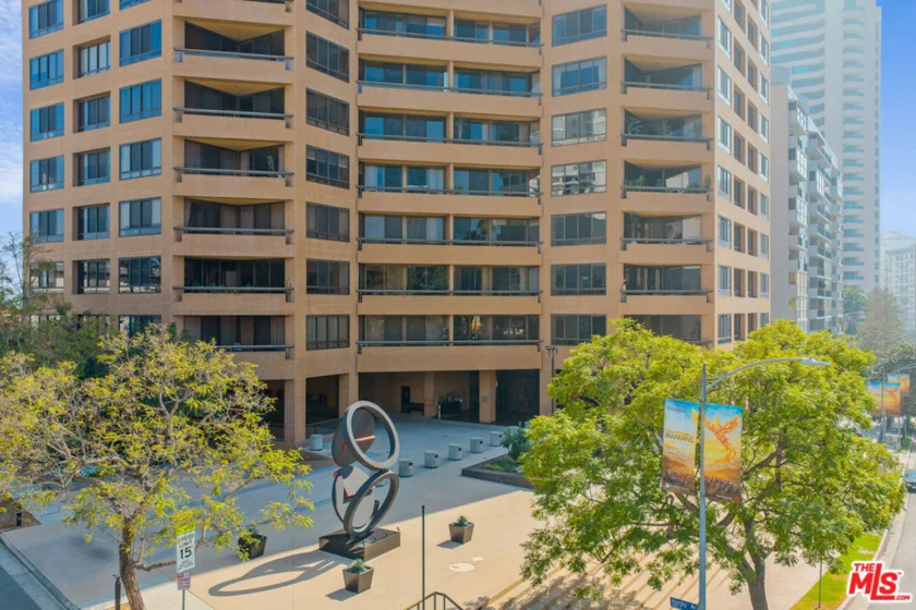 10430 Wilshire Boulevard #202 photo 1