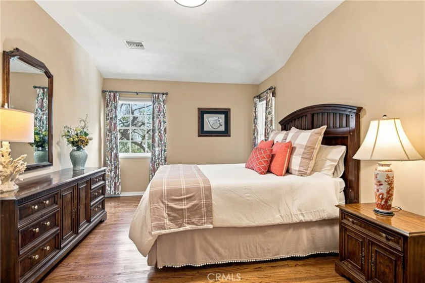 433 S Madison photo 9