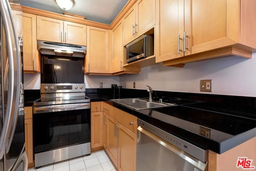 5651 Windsor Way #308 photo 9