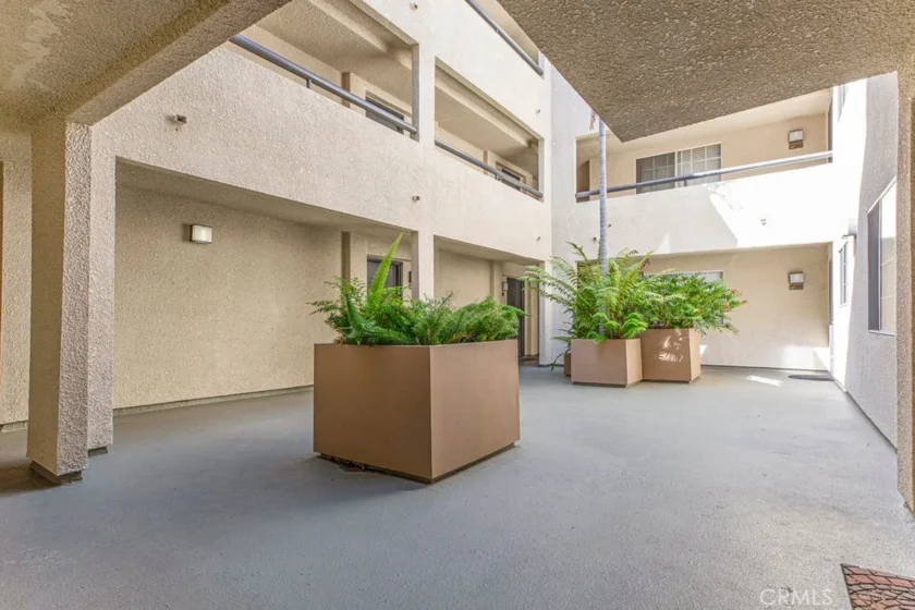 5515 Canoga Avenue #105 photo 31