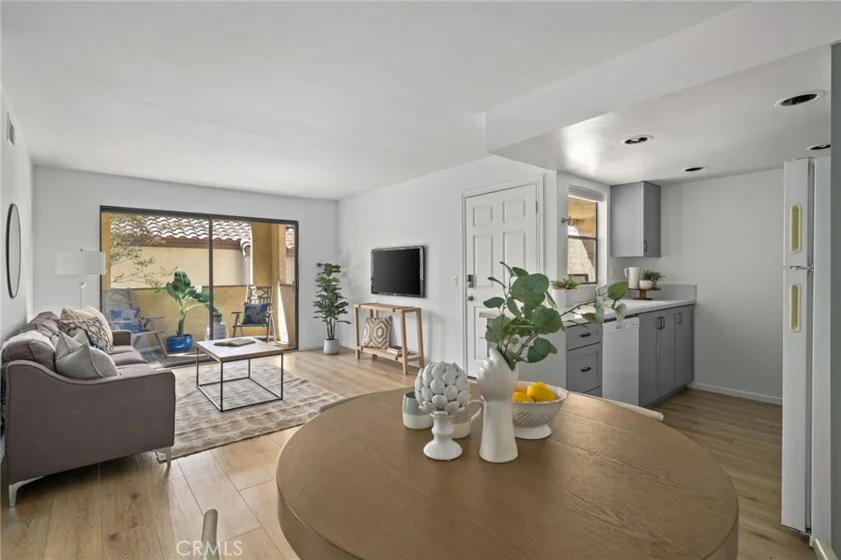 1114 W Blaine Street #207 photo 1