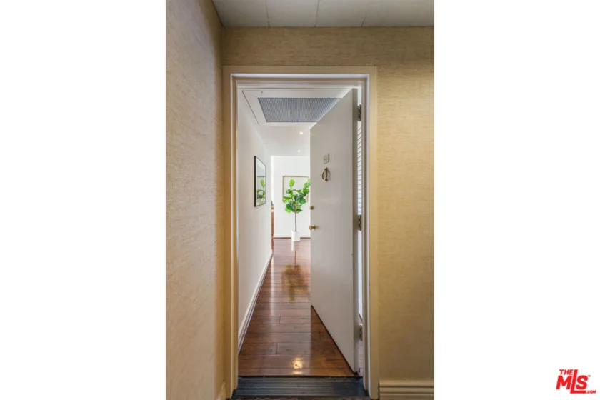 4411 Los Feliz Boulevard #502 photo 2