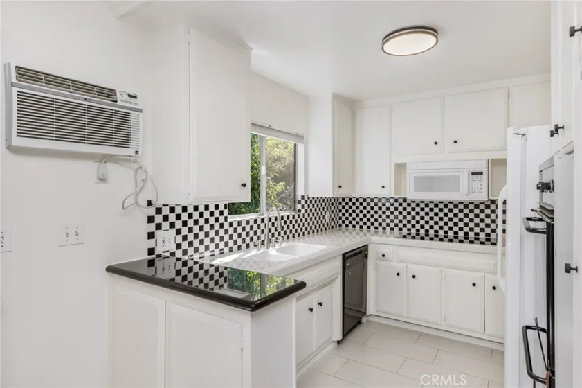 1632 Camden #204 photo 9