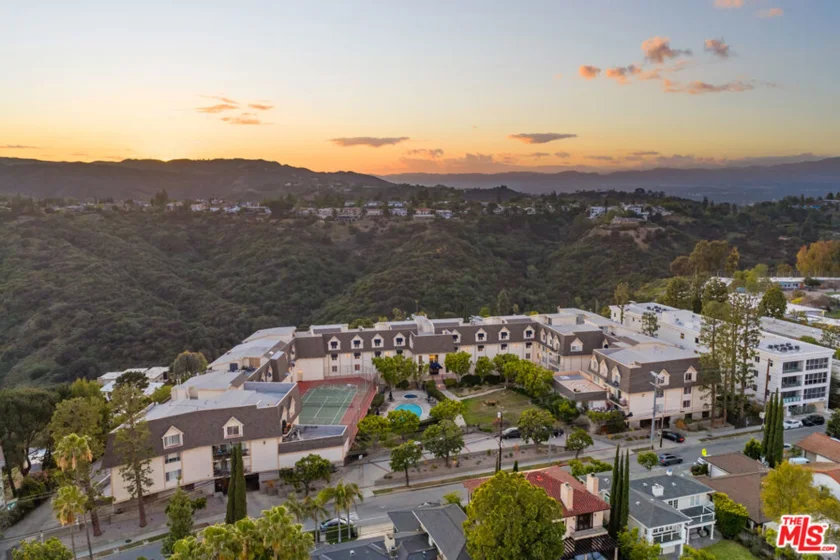 2385 Roscomare Road #F10 photo 18