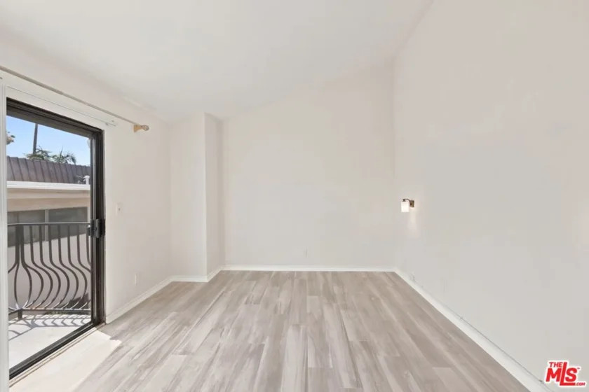 14937 Sherman Way #2 photo 38