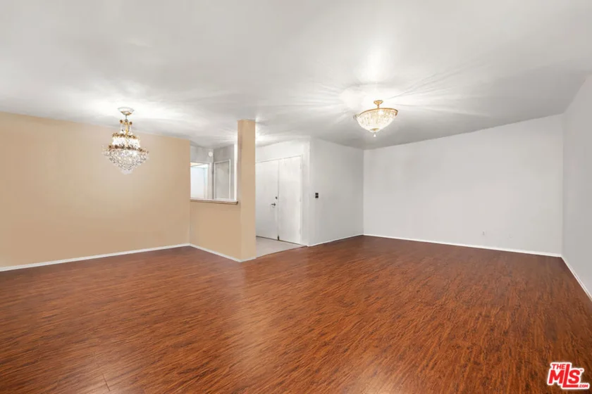 5651 Sumner Way #203 photo 2