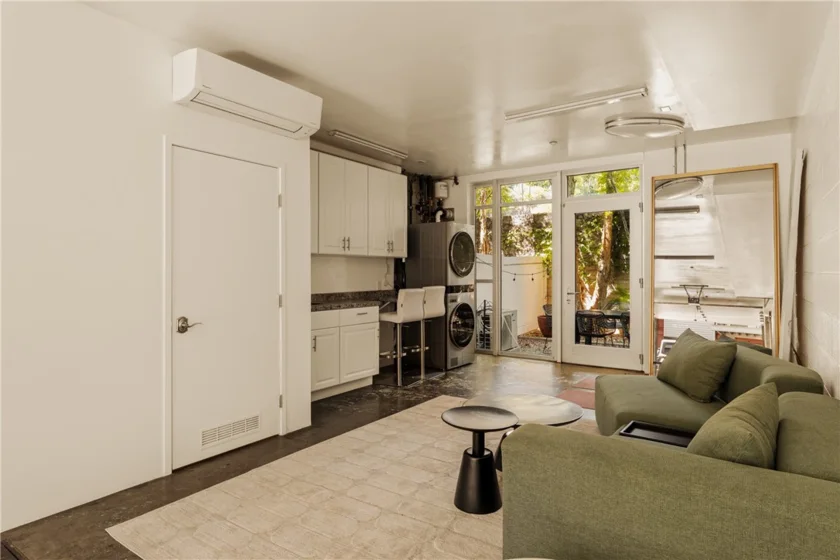 3450 W Cahuenga #907 photo 5