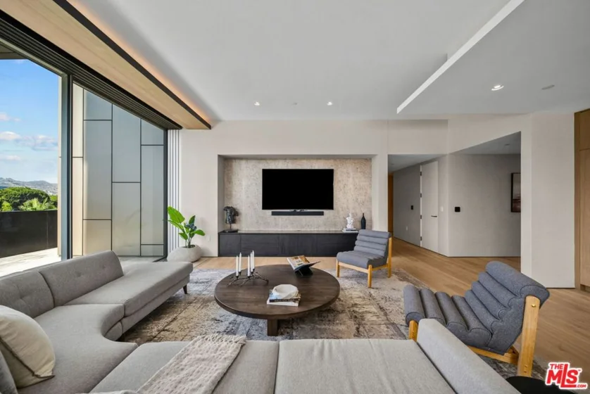 8899 Beverly Boulevard #4A photo 6