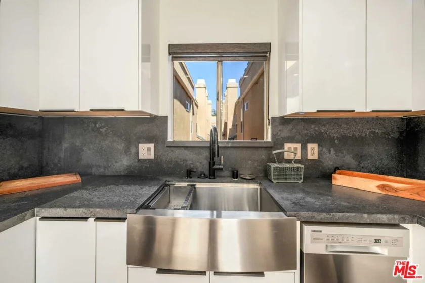 4139 Cahuenga Boulevard #106 photo 20