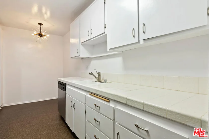 927 N Kings Road #107 photo 5