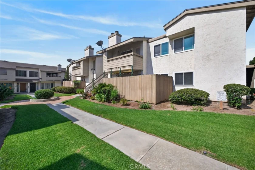 1725 Melrose #28 photo 30