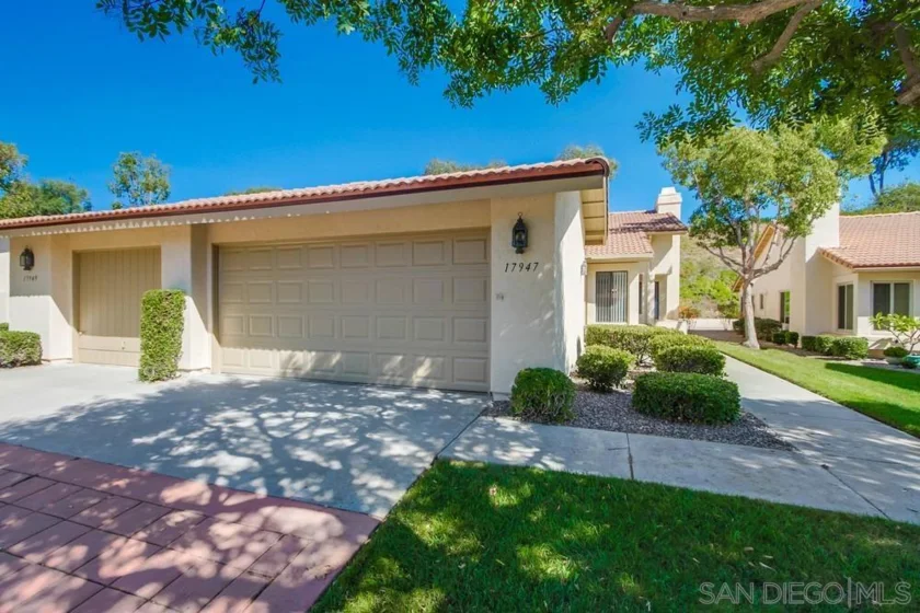 17947 Avenida Alozdra photo 1