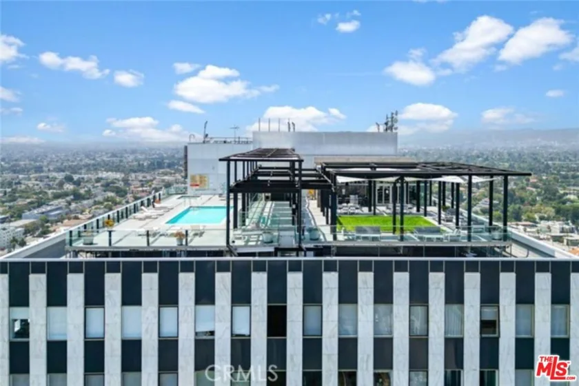 3810 Wilshire Boulevard #1911 photo 30