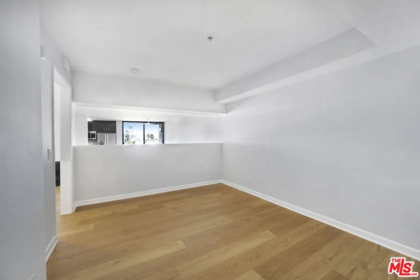 7320 Hawthorn Avenue #319 photo 25