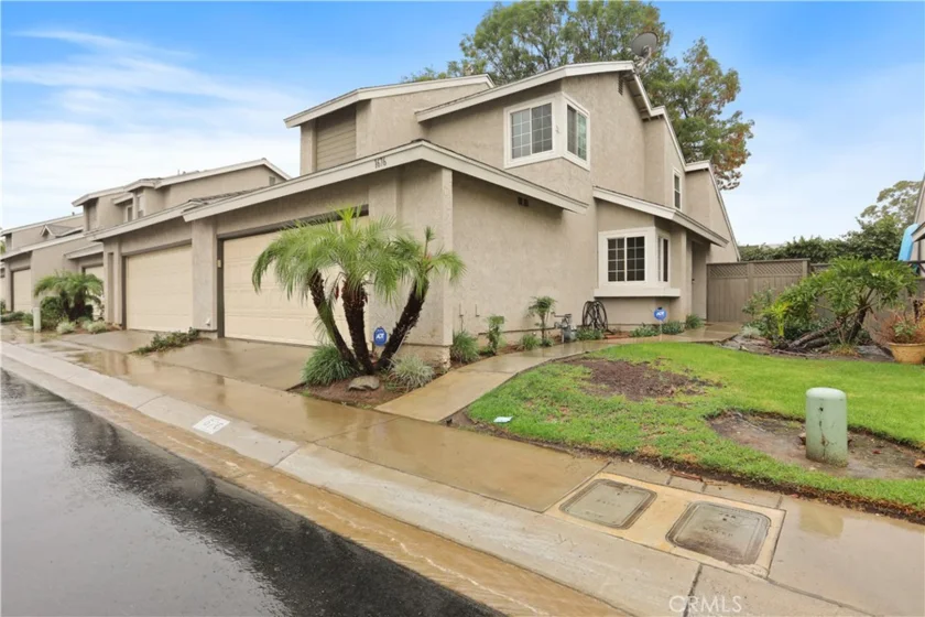 1676 Sumac photo 1