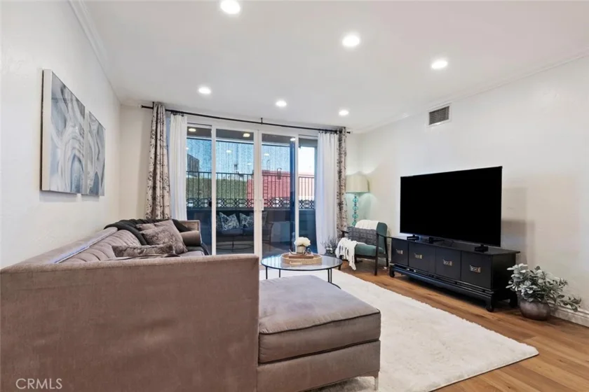 15248 Dickens Street #102 photo 8