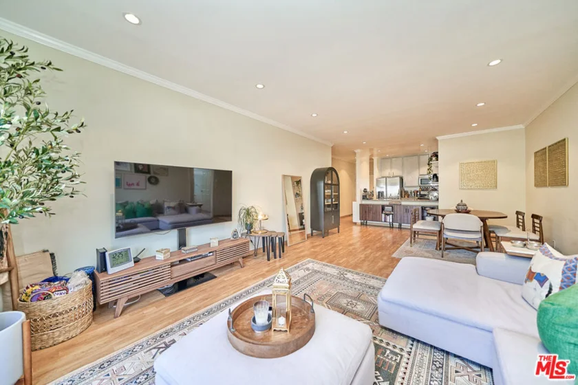 424 S Westmoreland Avenue #204 photo 1