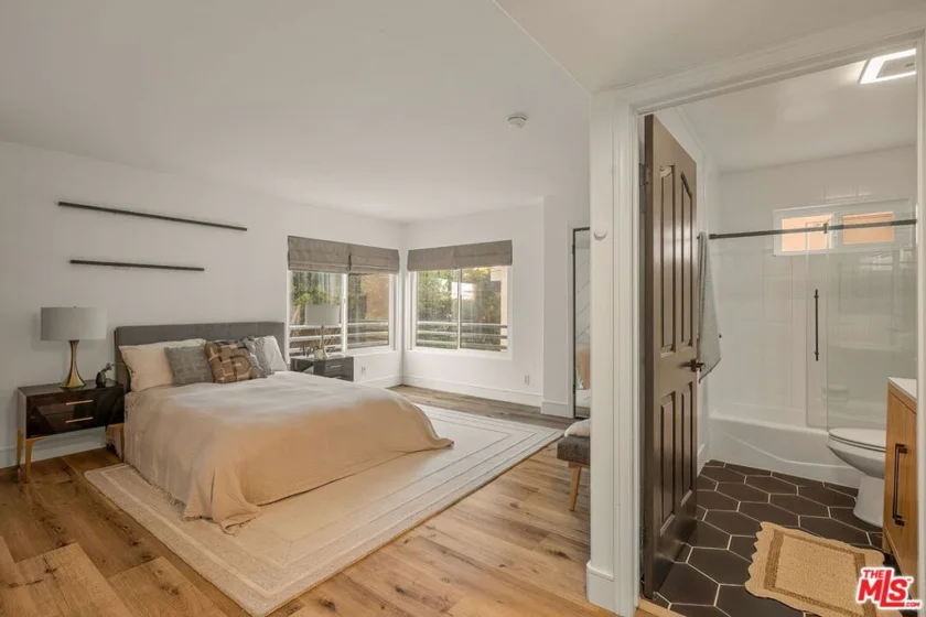 1160 Granville Avenue #104 photo 10