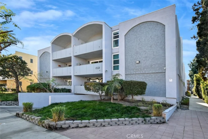 14414 Addison Street #16 photo 1