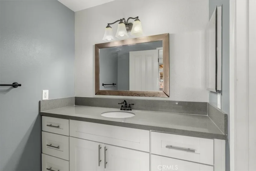 4561 Warner photo 24
