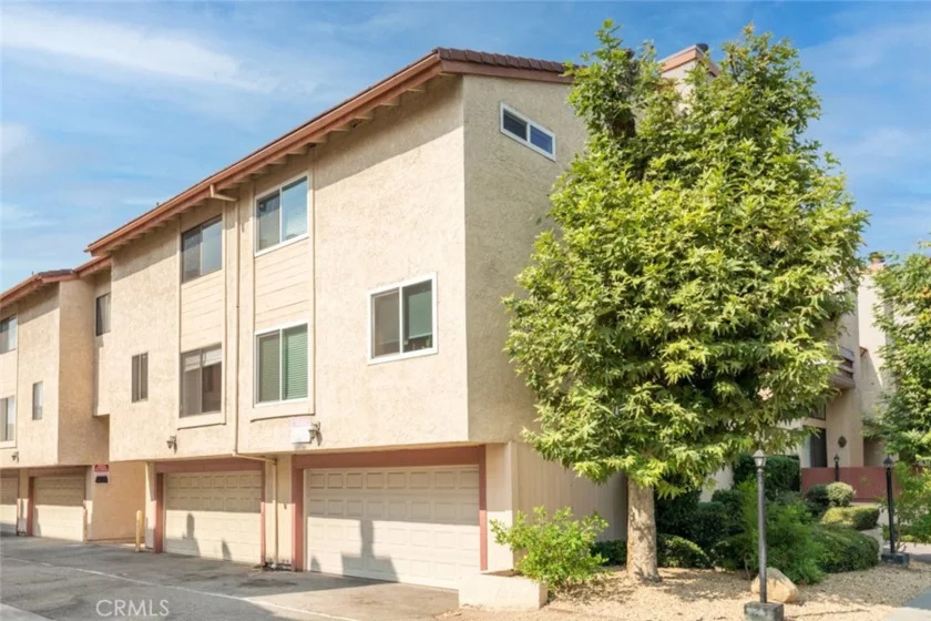 21054 Parthenia Street #5 photo 1