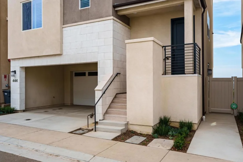 444 Bunsen Street photo 2