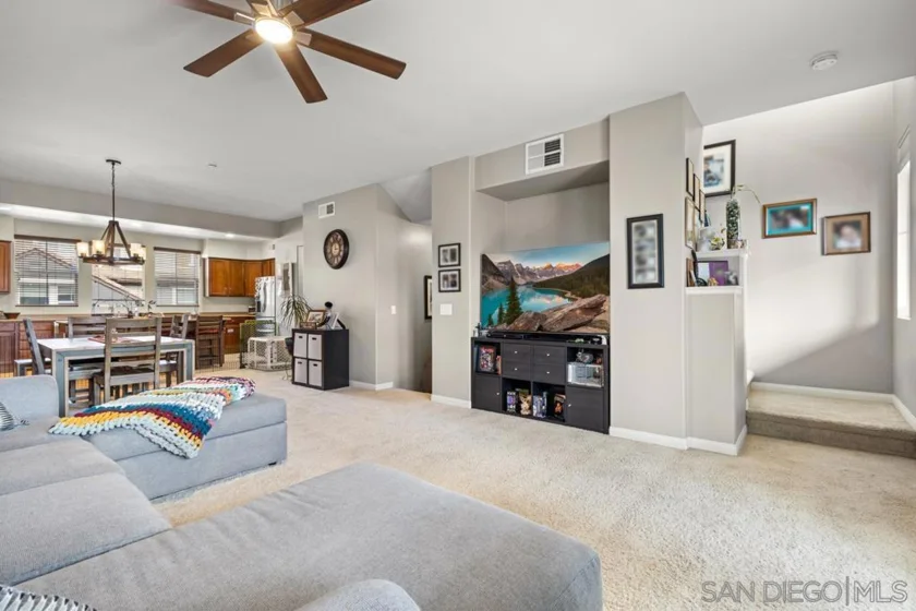 1815 Clare Lane photo 1