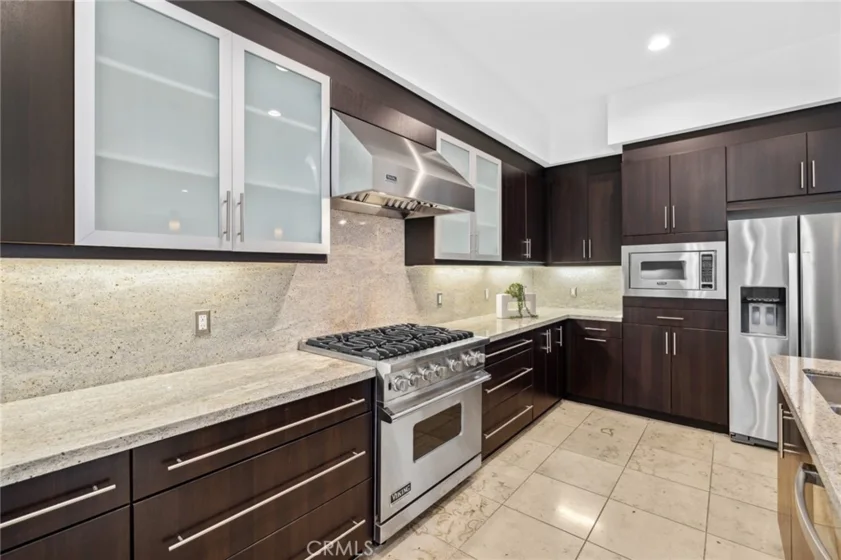 402 Rockefeller #301 photo 1