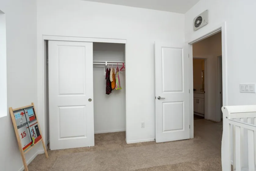 4986 Ocean View Boulevard photo 8