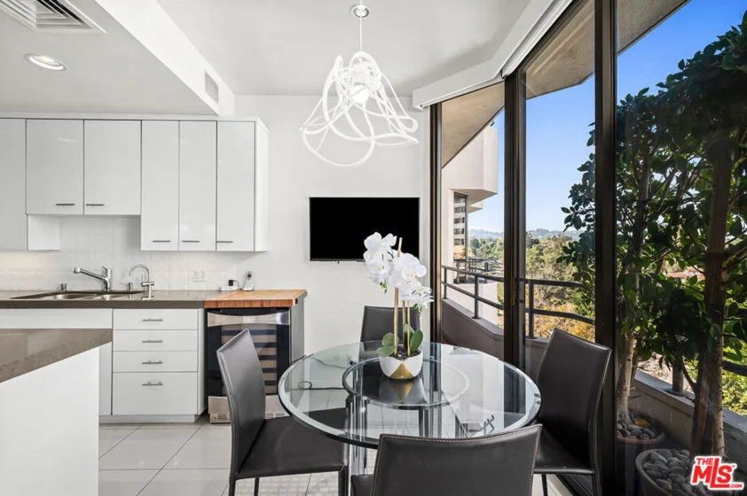 10601 Wilshire Boulevard #702 photo 6