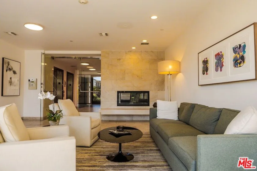 447 N Doheny Drive #104 photo 26