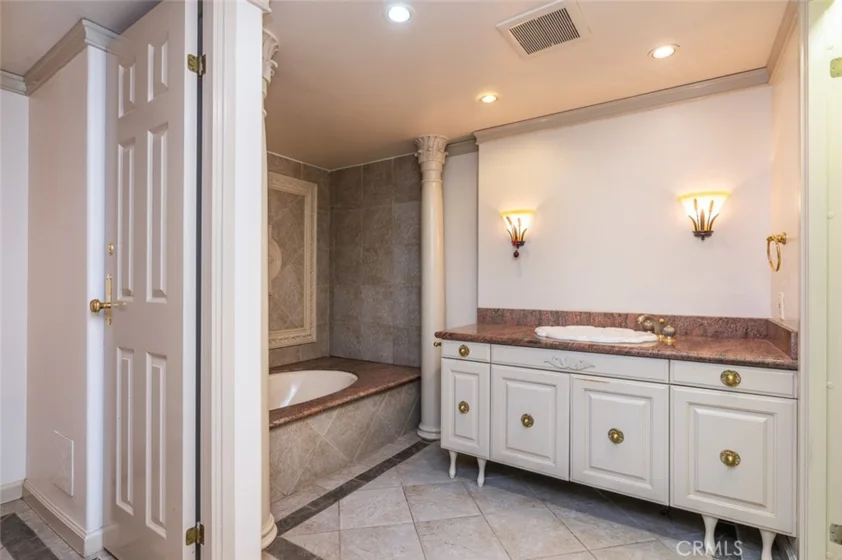 345 Pioneer Drive #1705 photo 23