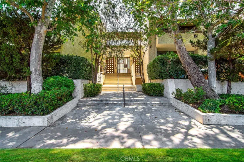 12358 Moorpark Street #4 photo 1