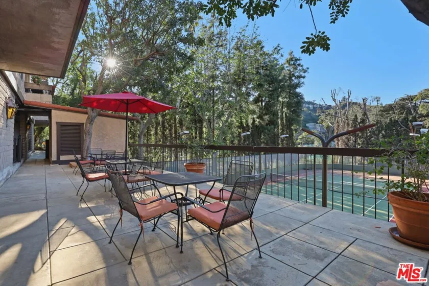 2700 Cahuenga Boulevard #2216 photo 27