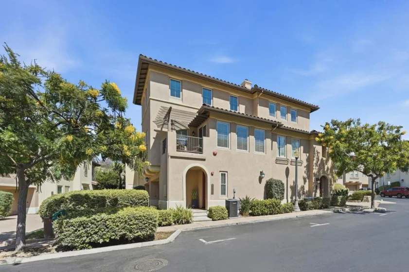 2733 Piantino Circle photo 2