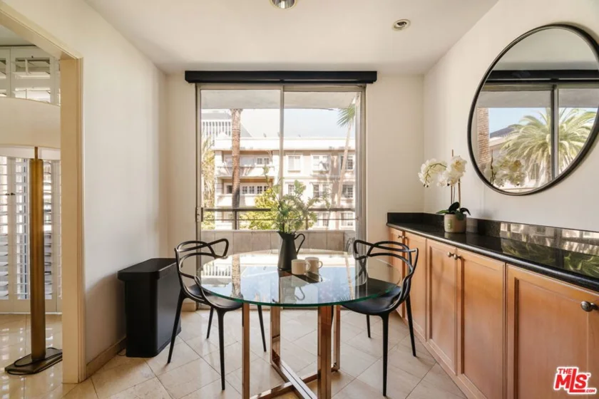 121 S Palm Drive #401 photo 19