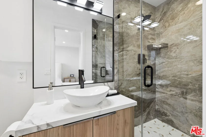 10747 Wilshire Boulevard #1107 photo 16
