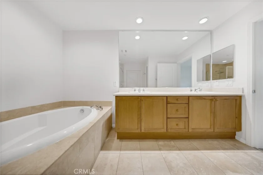 128 N Oak Knoll #111 photo 44
