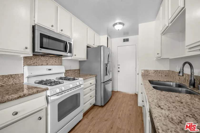 12334 Runnymede Street #5 photo 21