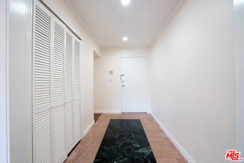 433 S Manhattan Place #108 photo 4